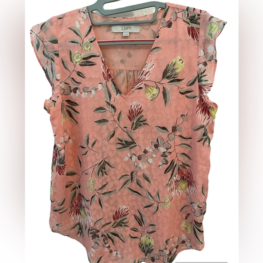 NWOT Loft Pink Floral Flutter Cap Sleeve Shell top blouse sz. Small - Picture 1 of 12